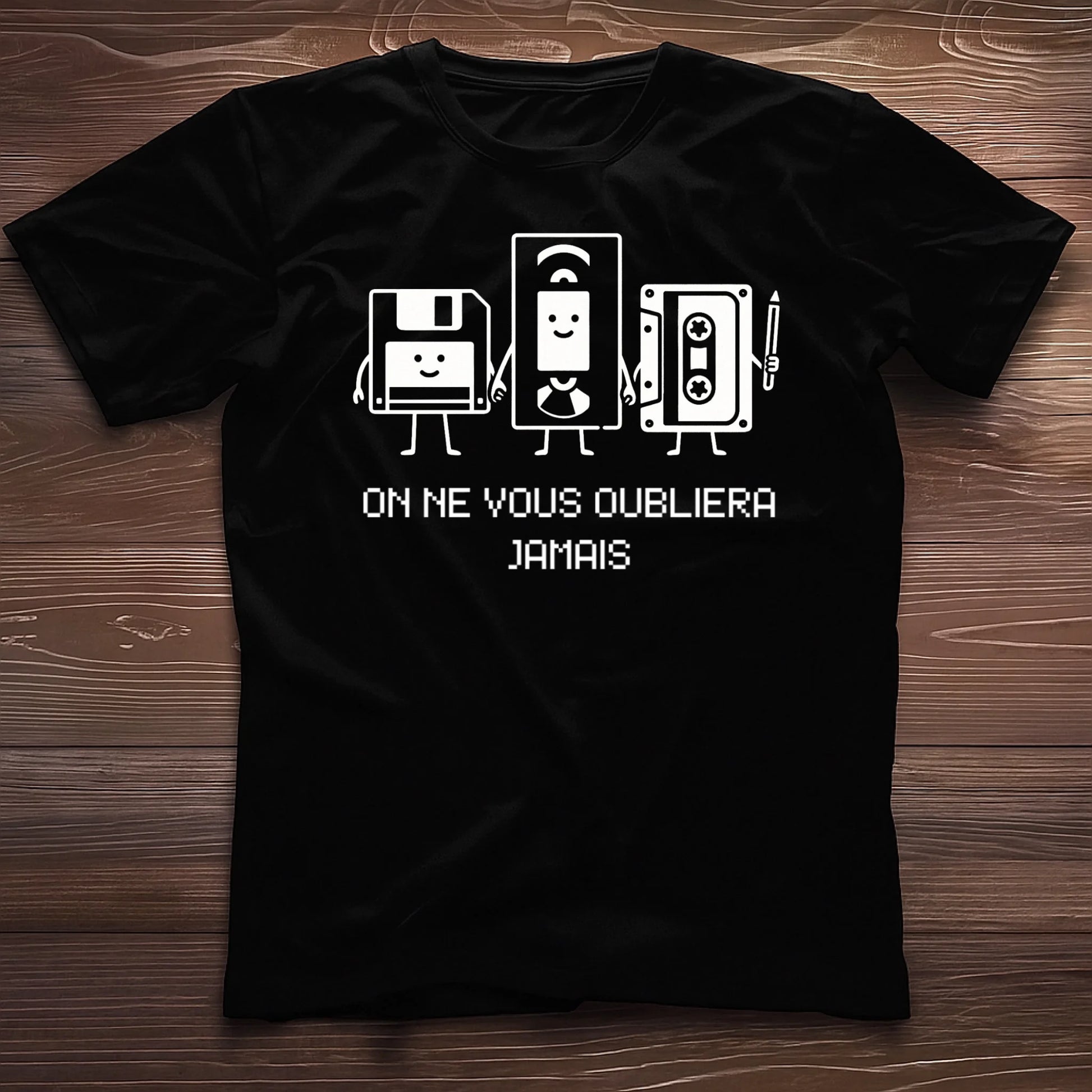 Mockup-tshirt-noir-plissé