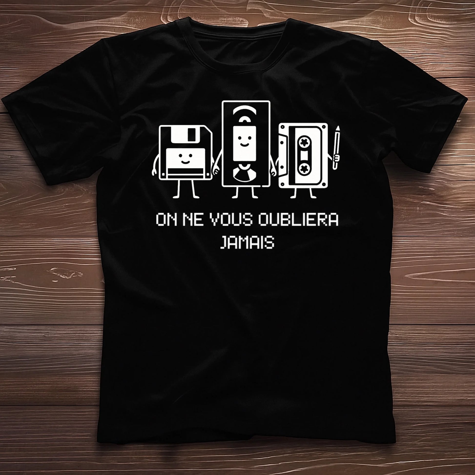 Mockup-tshirt-noir-plissé